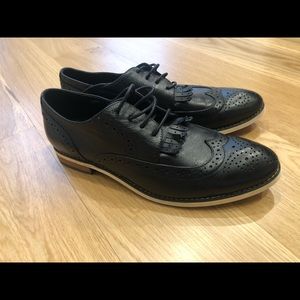 Mona Flying Women Black Leather Oxfords Size 10.5